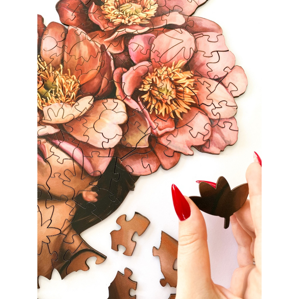 Дерев’яні пазли (281) - Дівчина в квітучих півоніях (Розмір S)