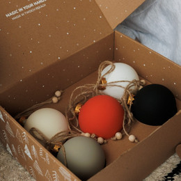 Набор для раскраски новогодних шариков «Цвета рождества»